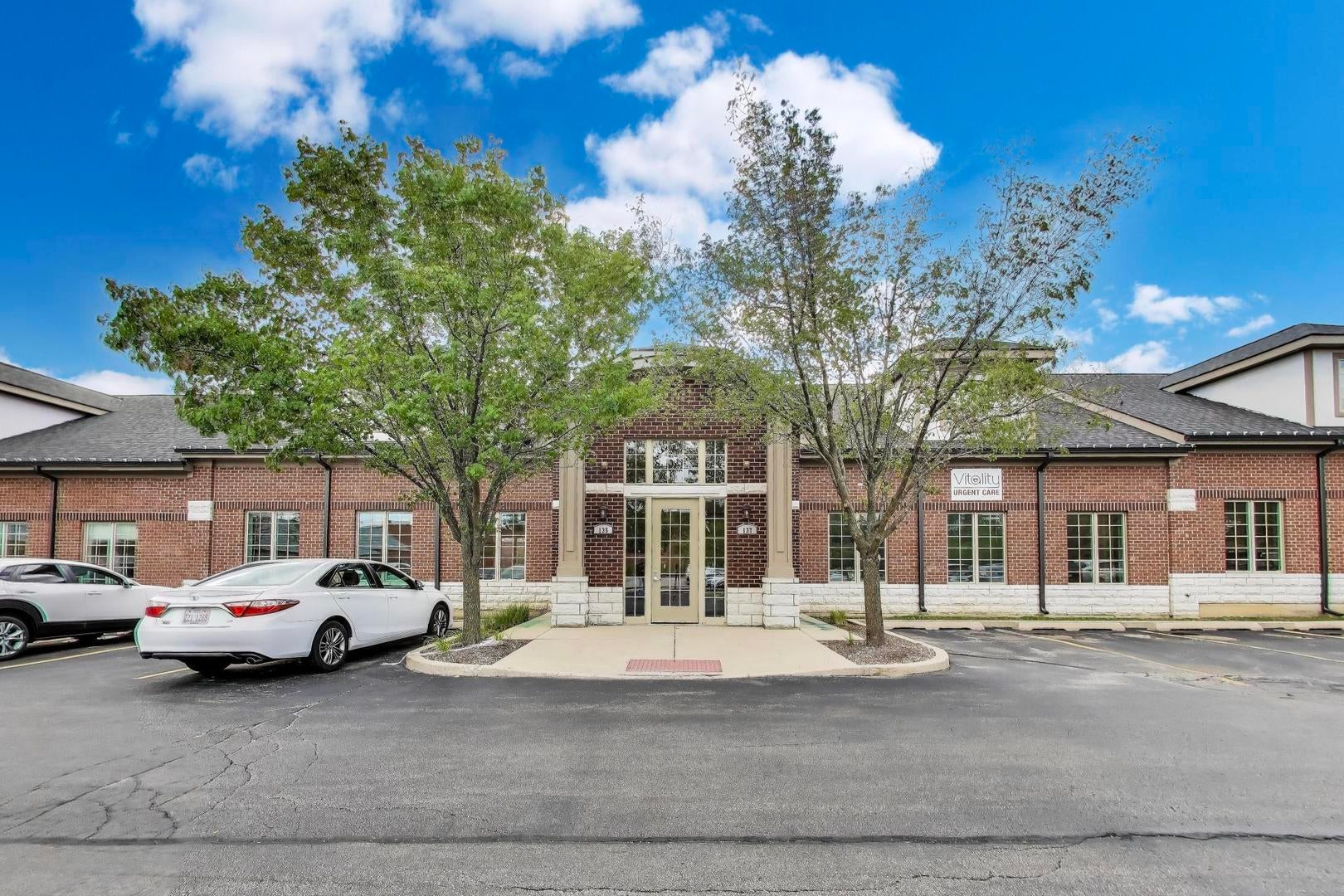 135 W Rand Road — photo