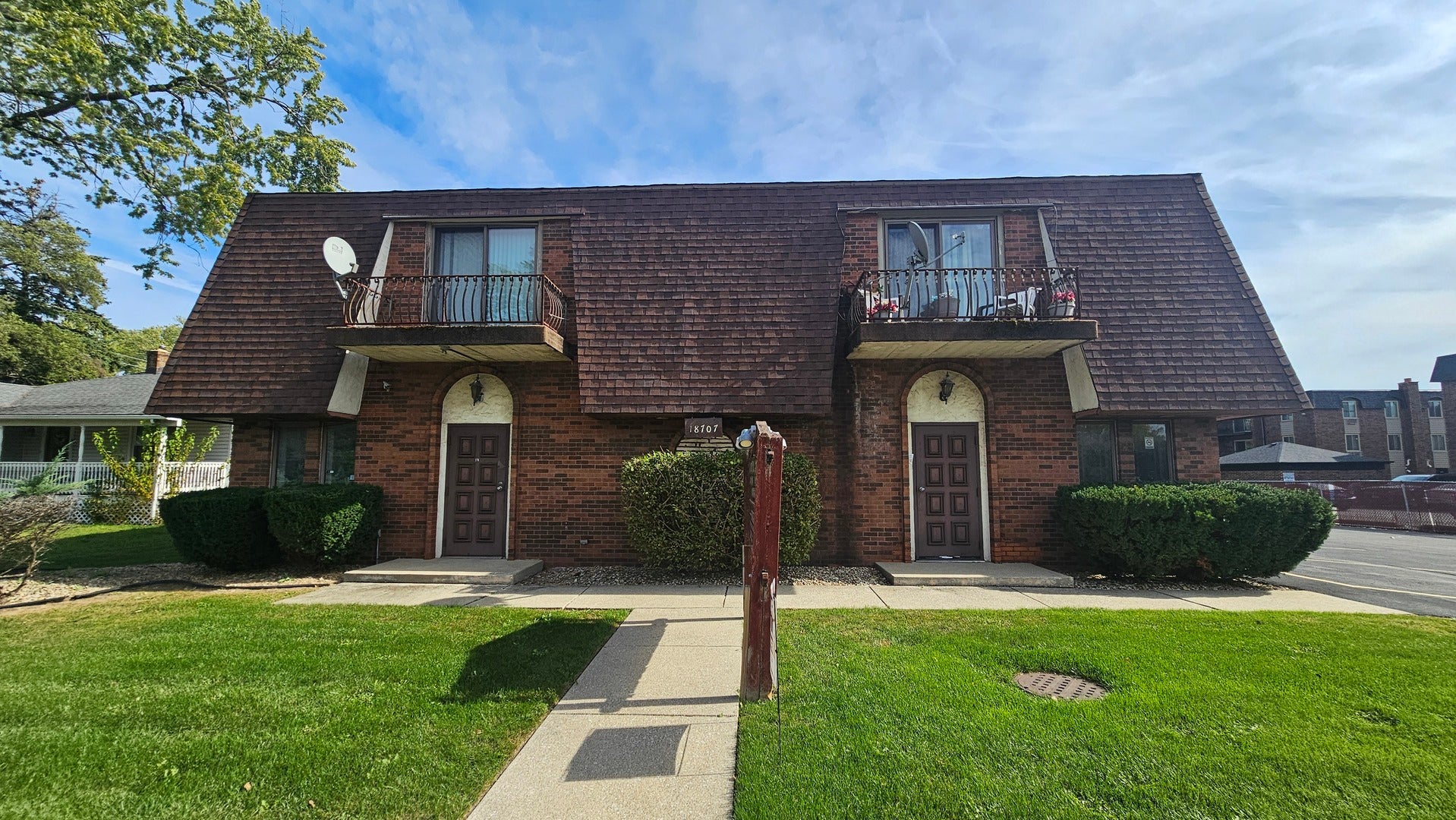 18707 Burnham Avenue — photo