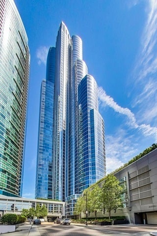 1211 S Prairie Avenue 5400 — photo