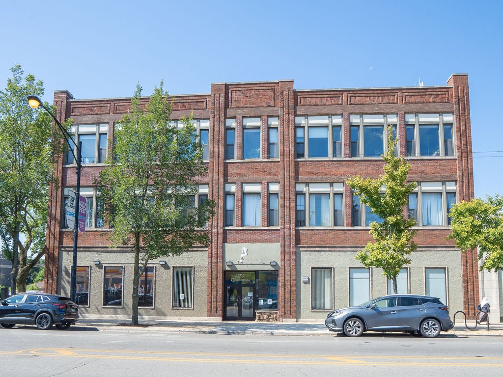 5710 N Broadway Street — photo
