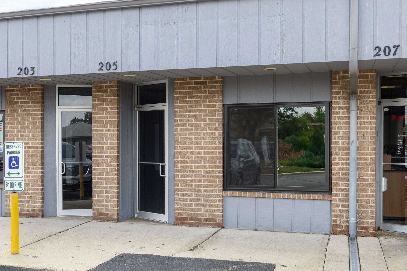 27W205 Geneva Road — photo
