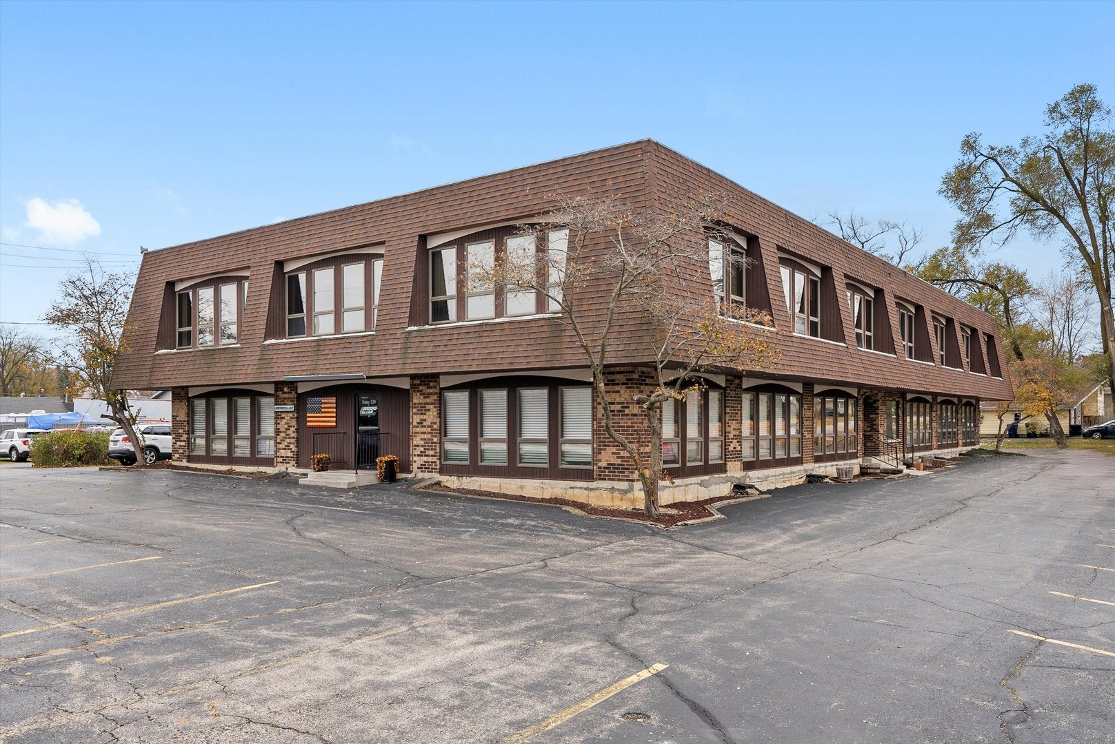 95 W Grand Avenue — photo