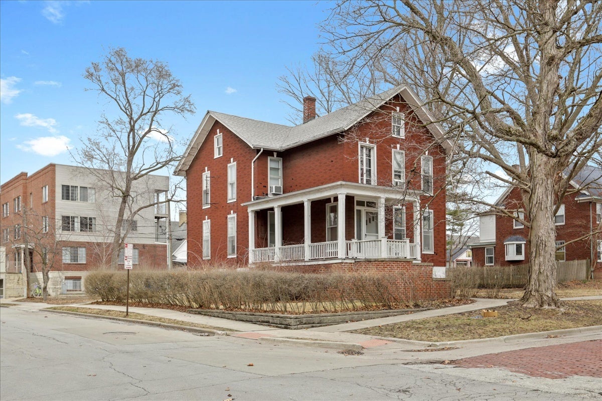 212 W High Street — photo