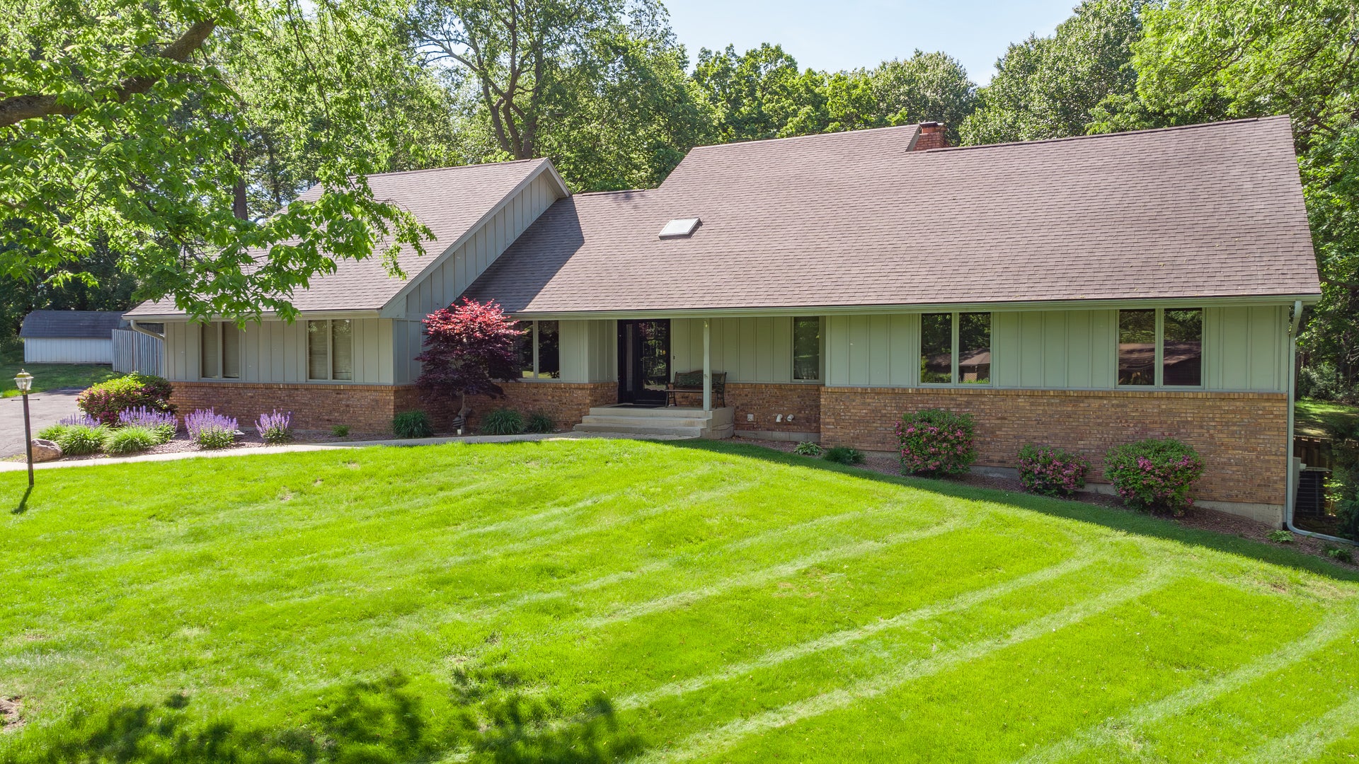 684 Sioux Drive — photo
