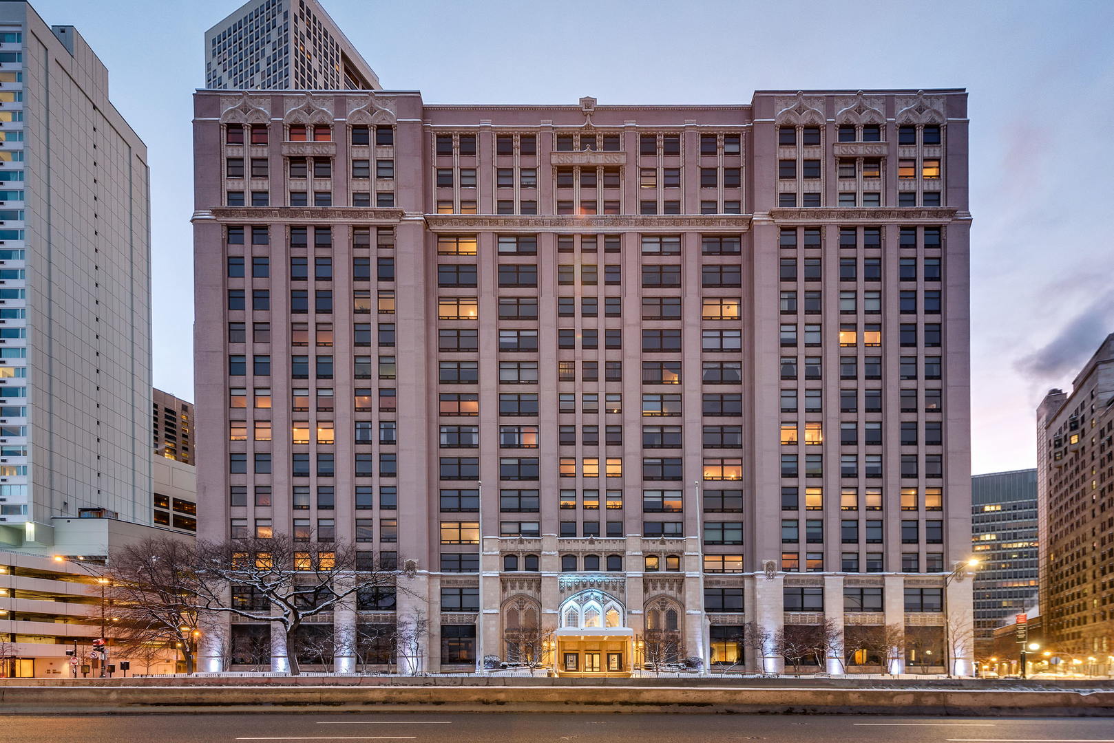 680 N Lake Shore Drive 821 — photo