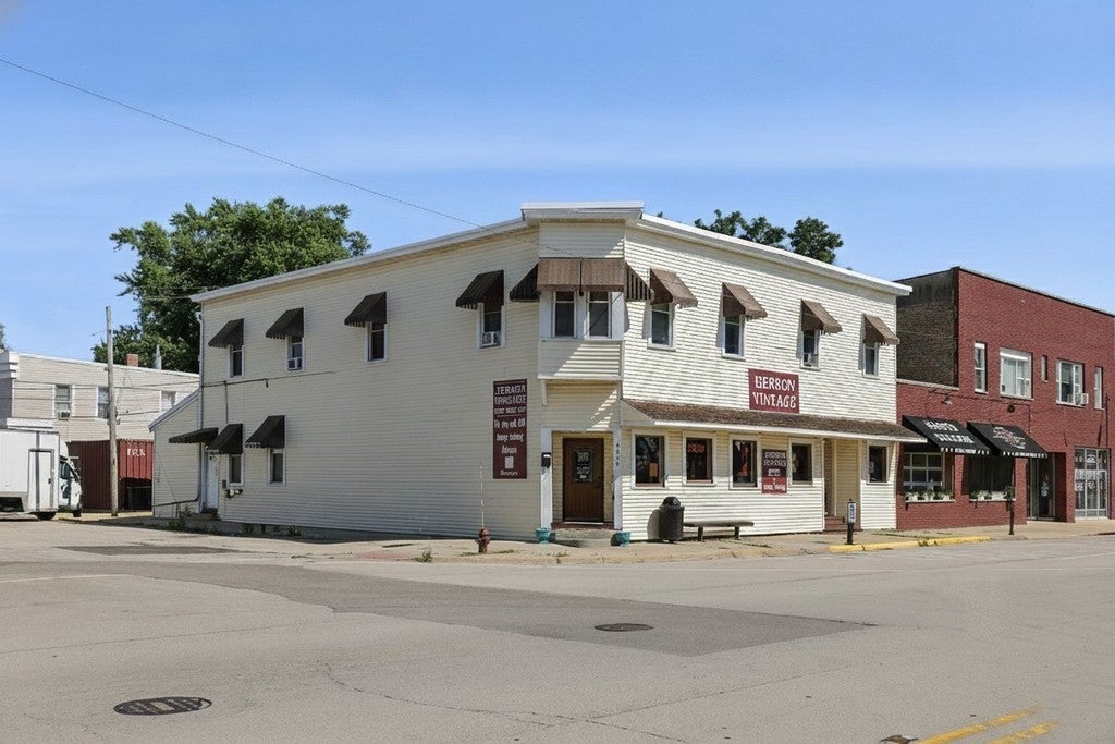 9936 Main Street — photo