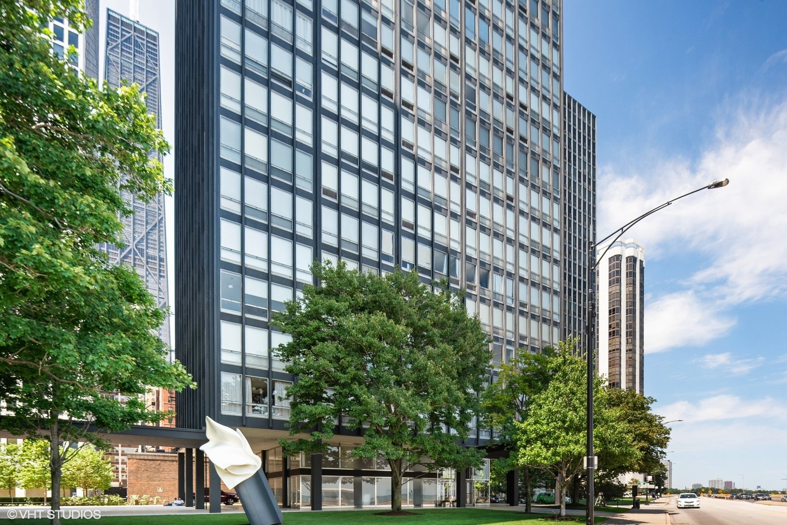 880 N Lake Shore Drive 14H — photo