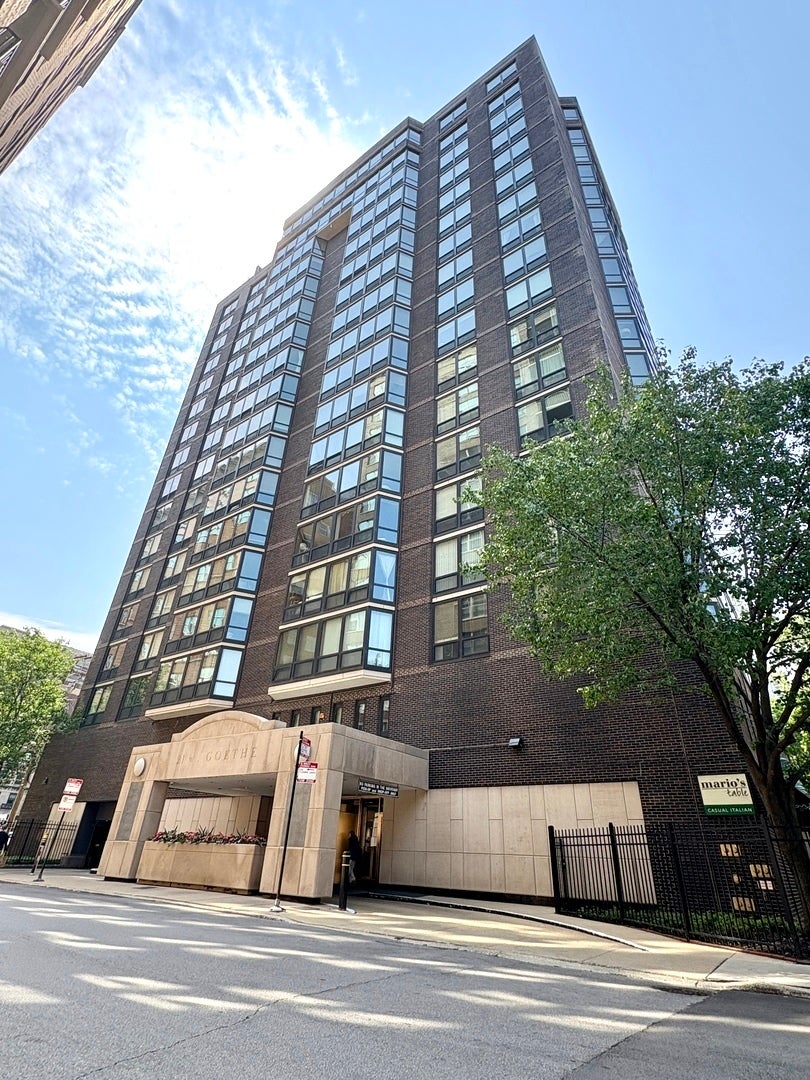 21 W Goethe Street 2a — photo