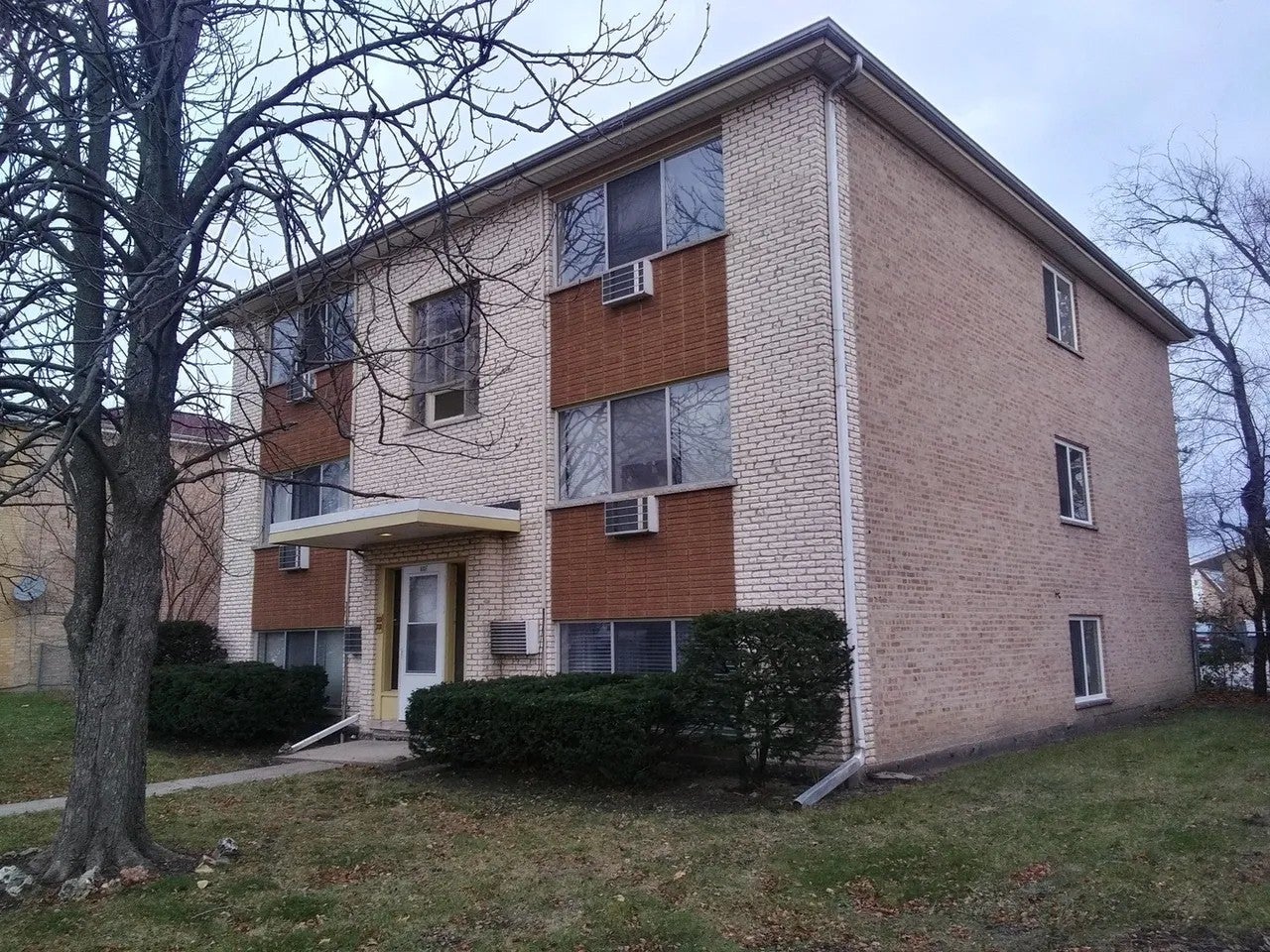 8807 Dee Road — photo