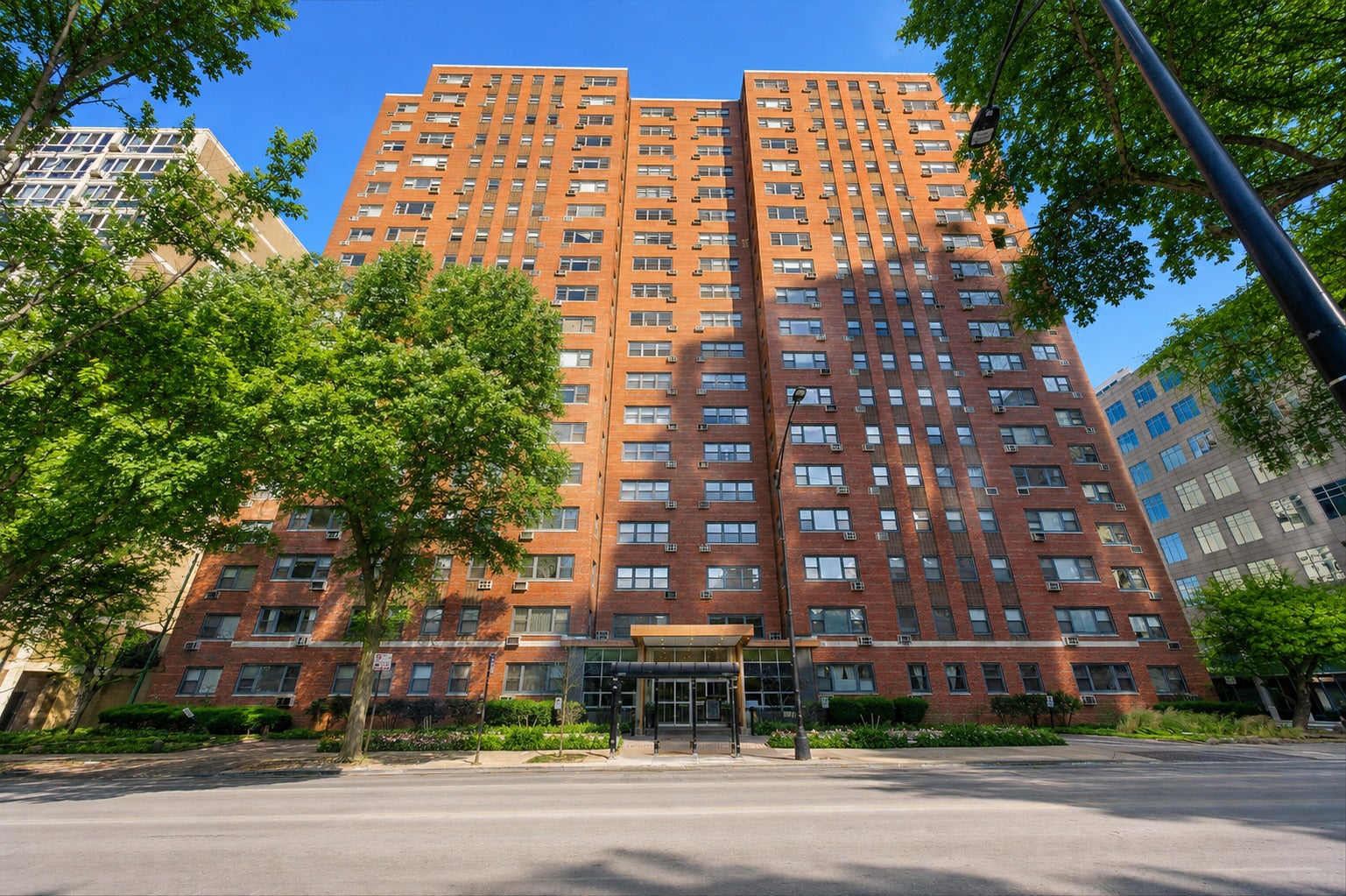 2909 N Sheridan Road 605 — photo