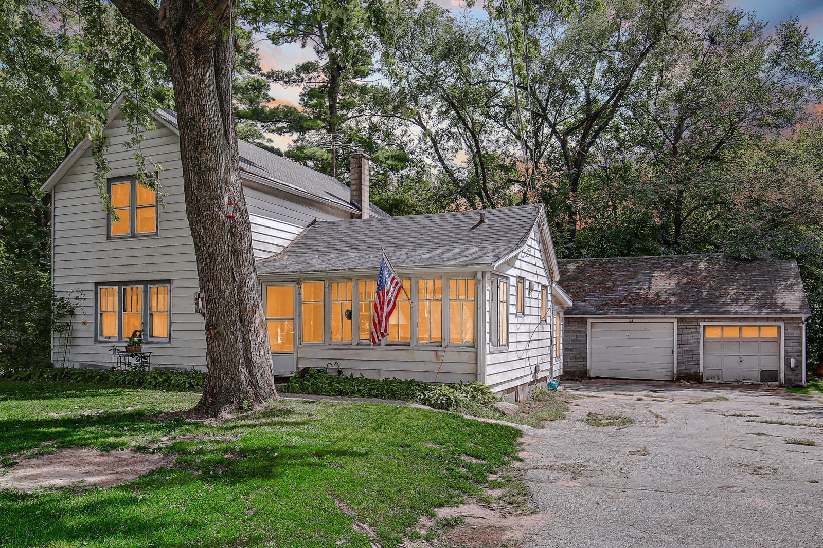 2201 Thornton Lansing Road — photo