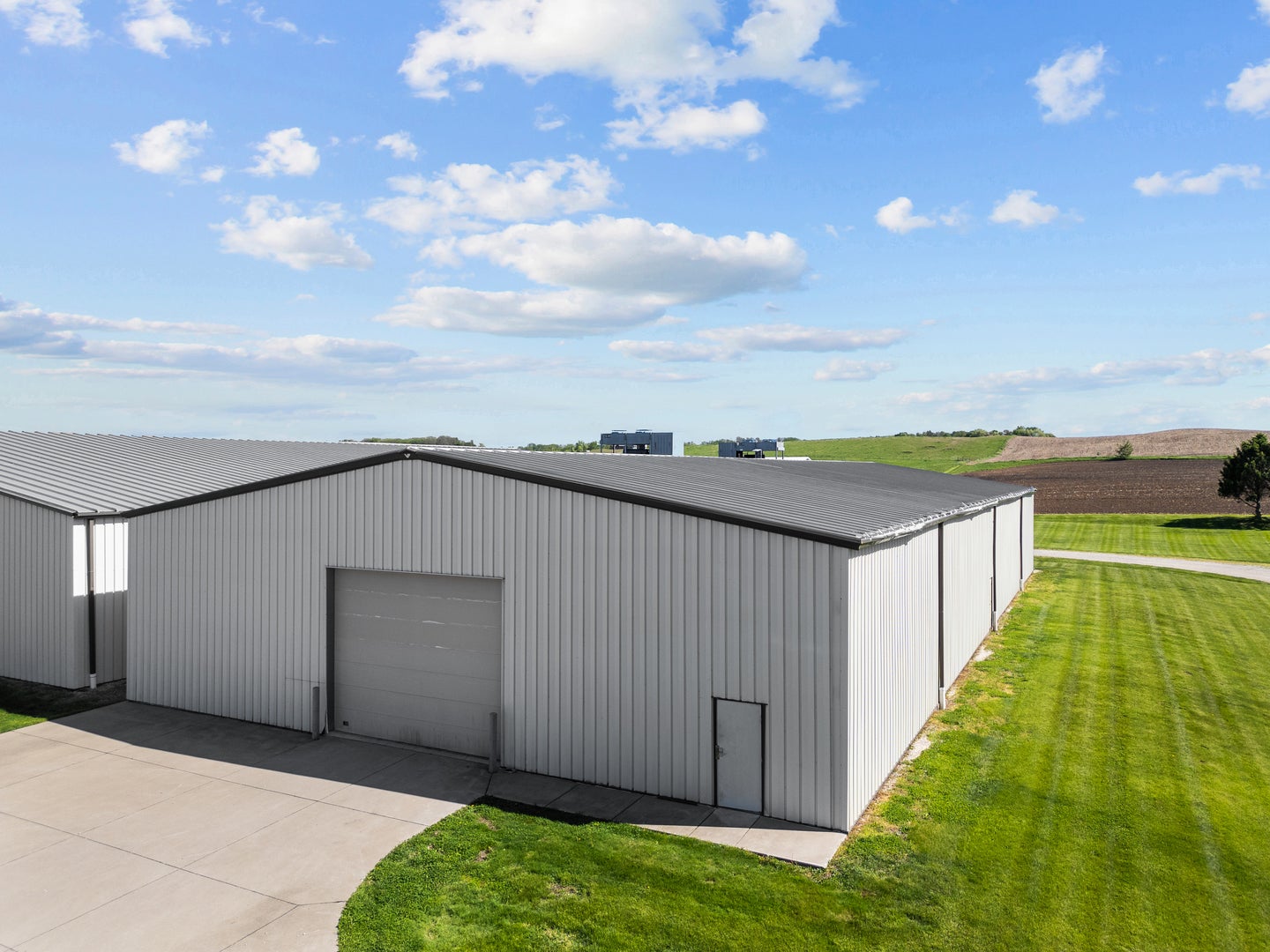 Home in Cordova, IL 61242 — photo 2