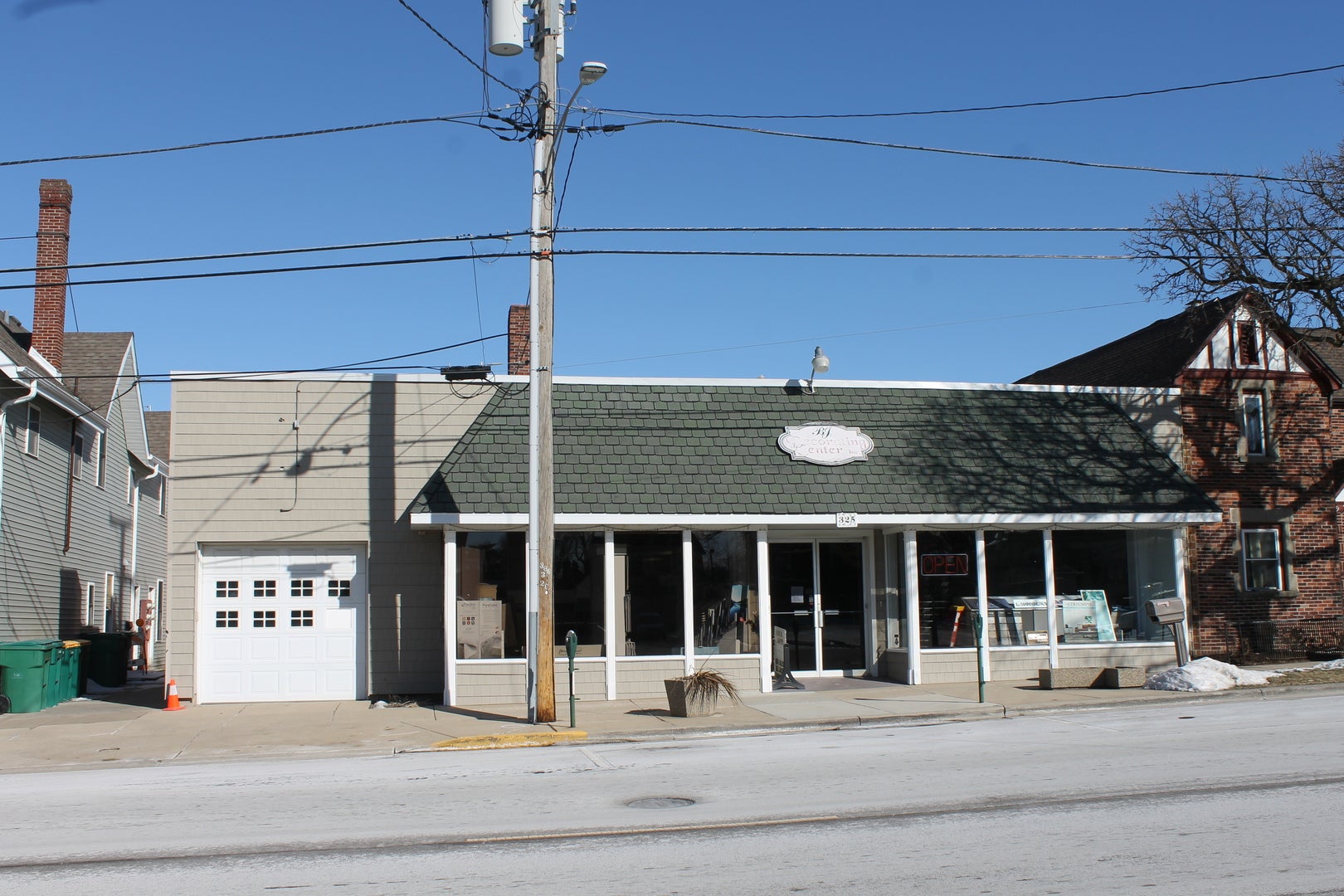 325 W Elm Street — photo