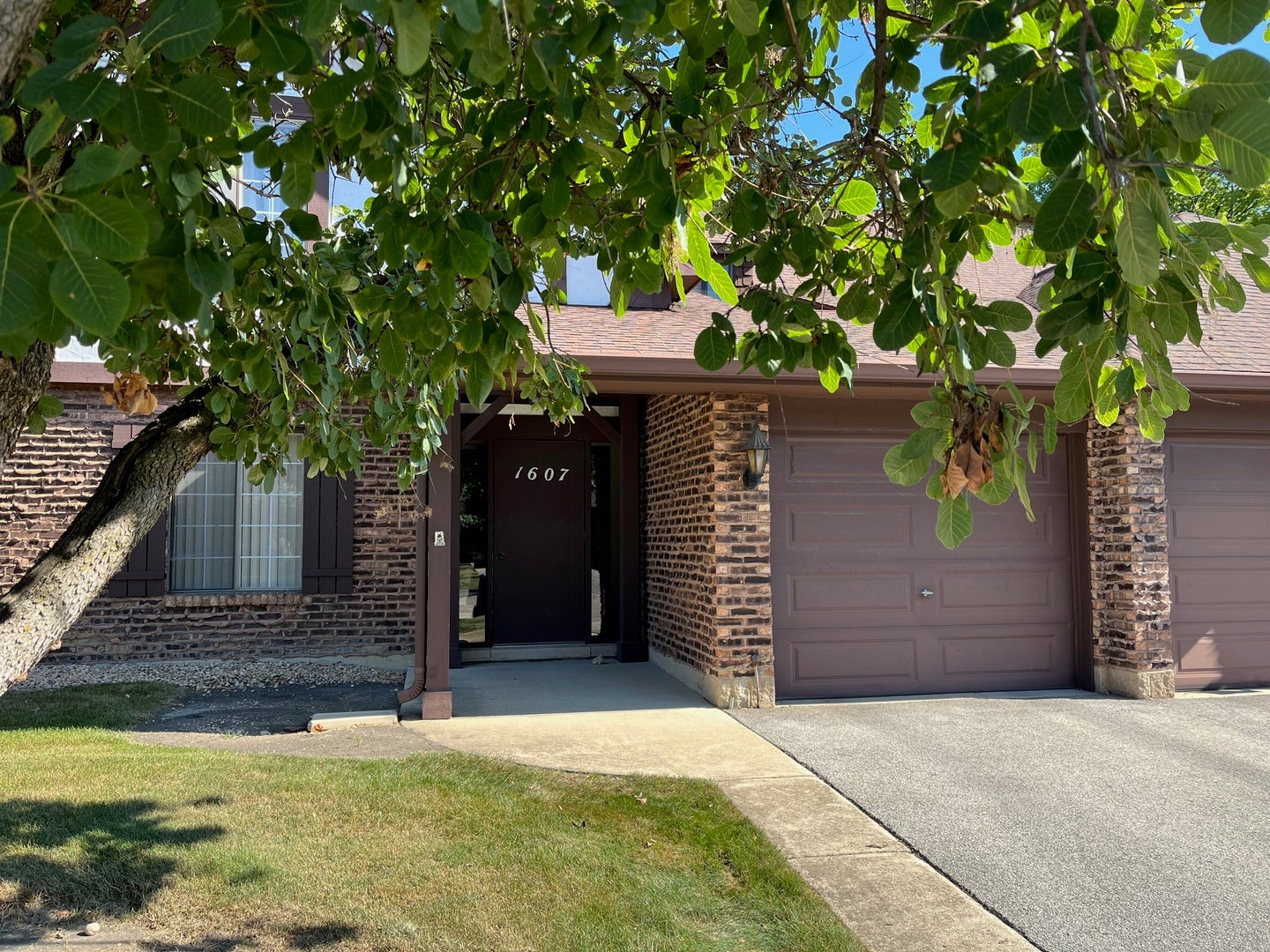 1607 Thames Court D — photo