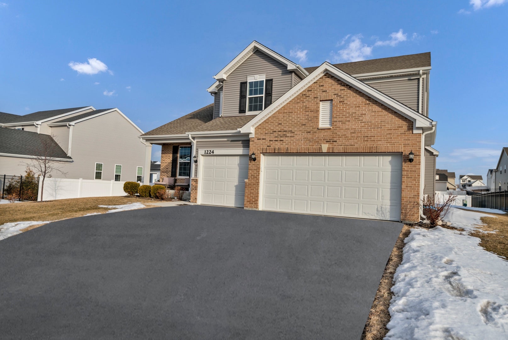Home in Hampshire, IL 60140 — photo 2