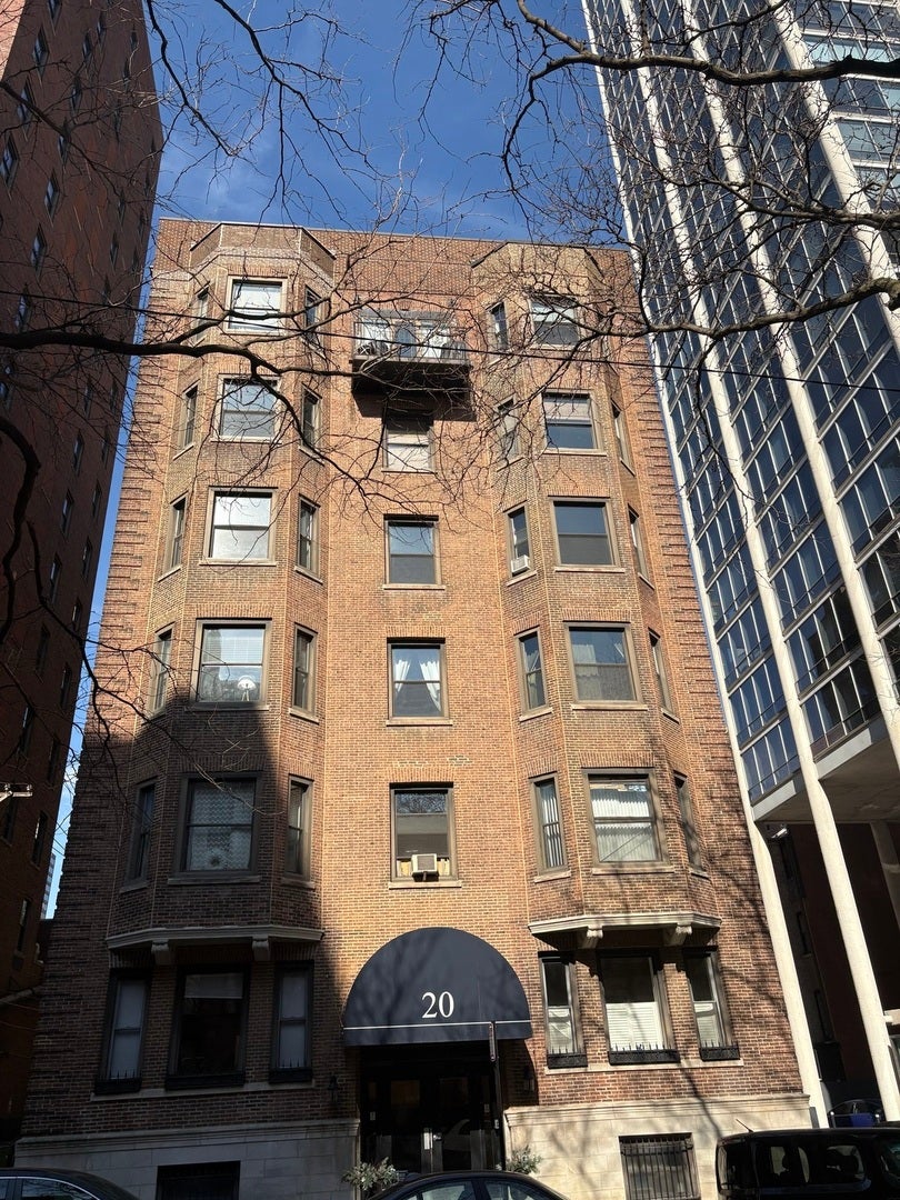 20 E Goethe Street 404 — photo