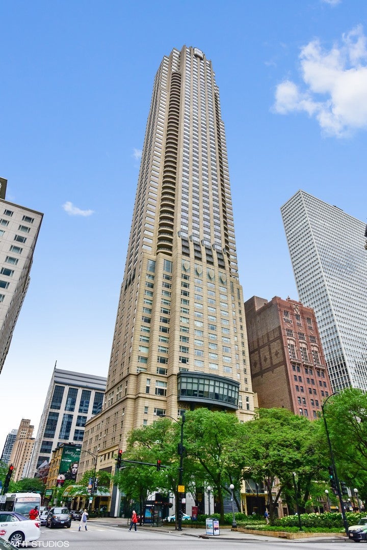 800 N Michigan Avenue Ph67 — photo