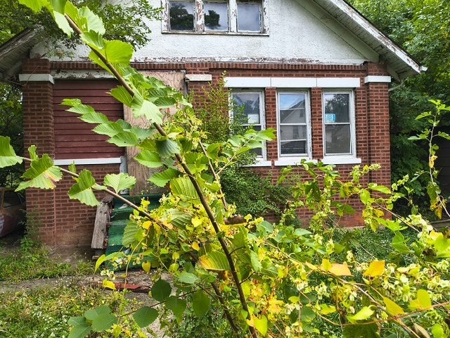 15727 Turlington Avenue — photo