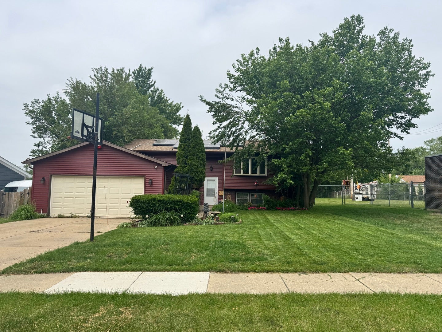 114 W Hawthorne Boulevard — photo