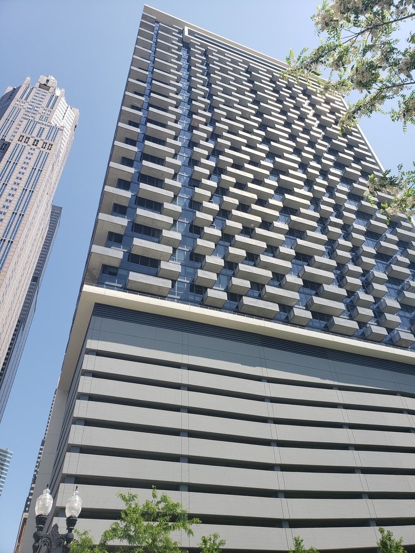 235 W Van Buren Street 4516 — photo