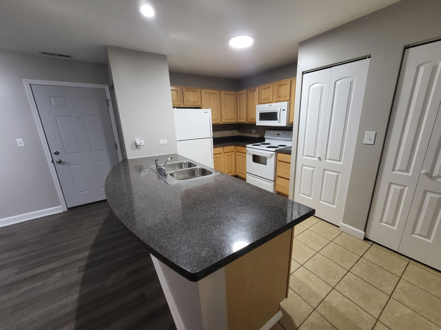 3447 S Ridgeland Avenue 103 — photo