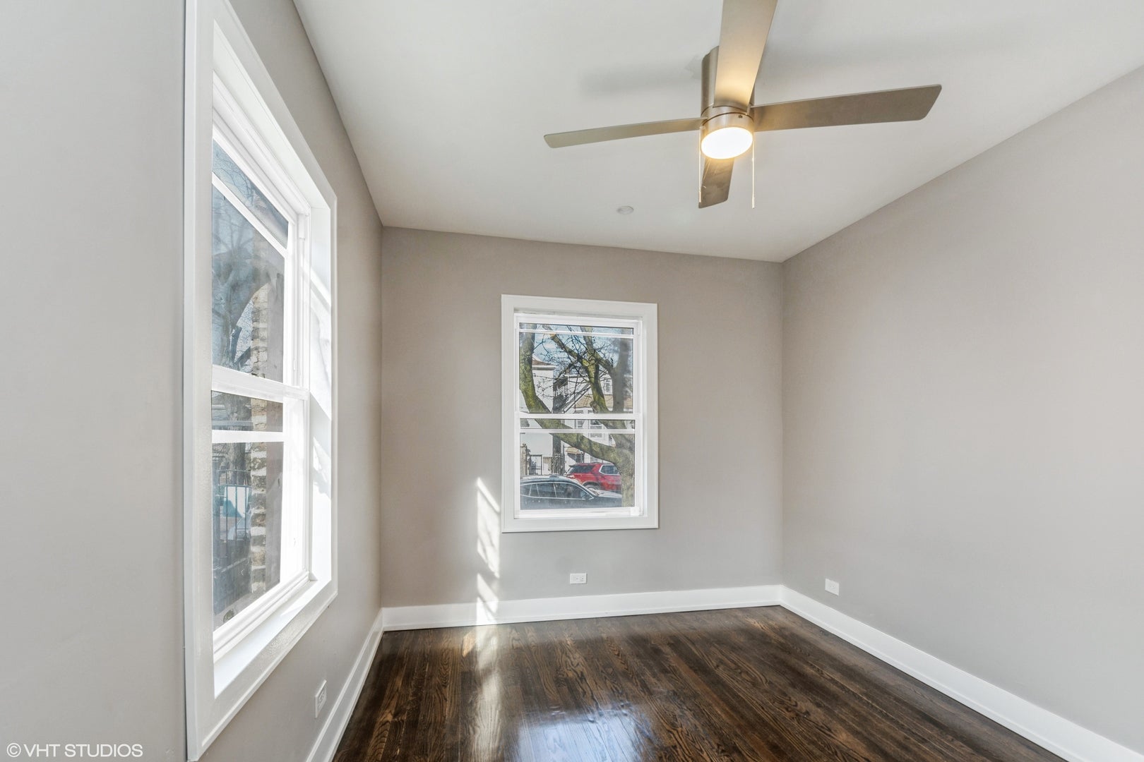Home in Chicago, IL 60617 — photo 3