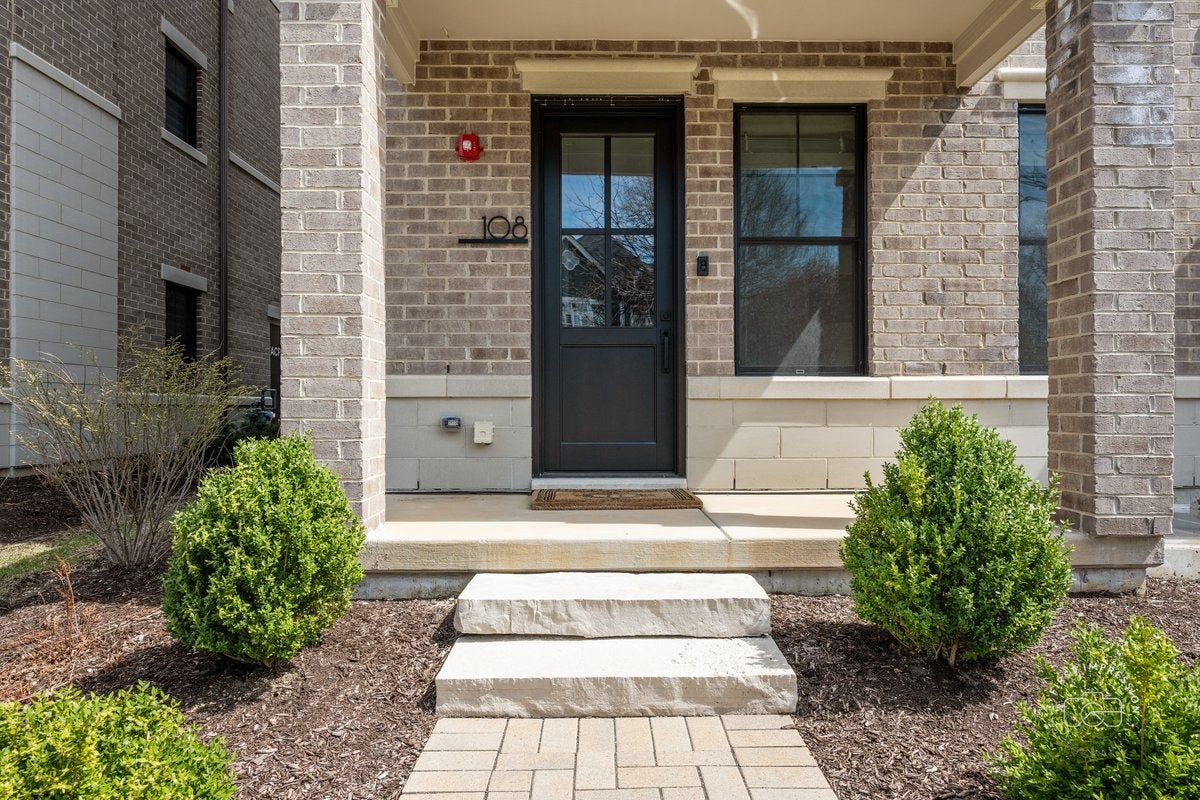 Home in Naperville, IL 60540 — photo 3