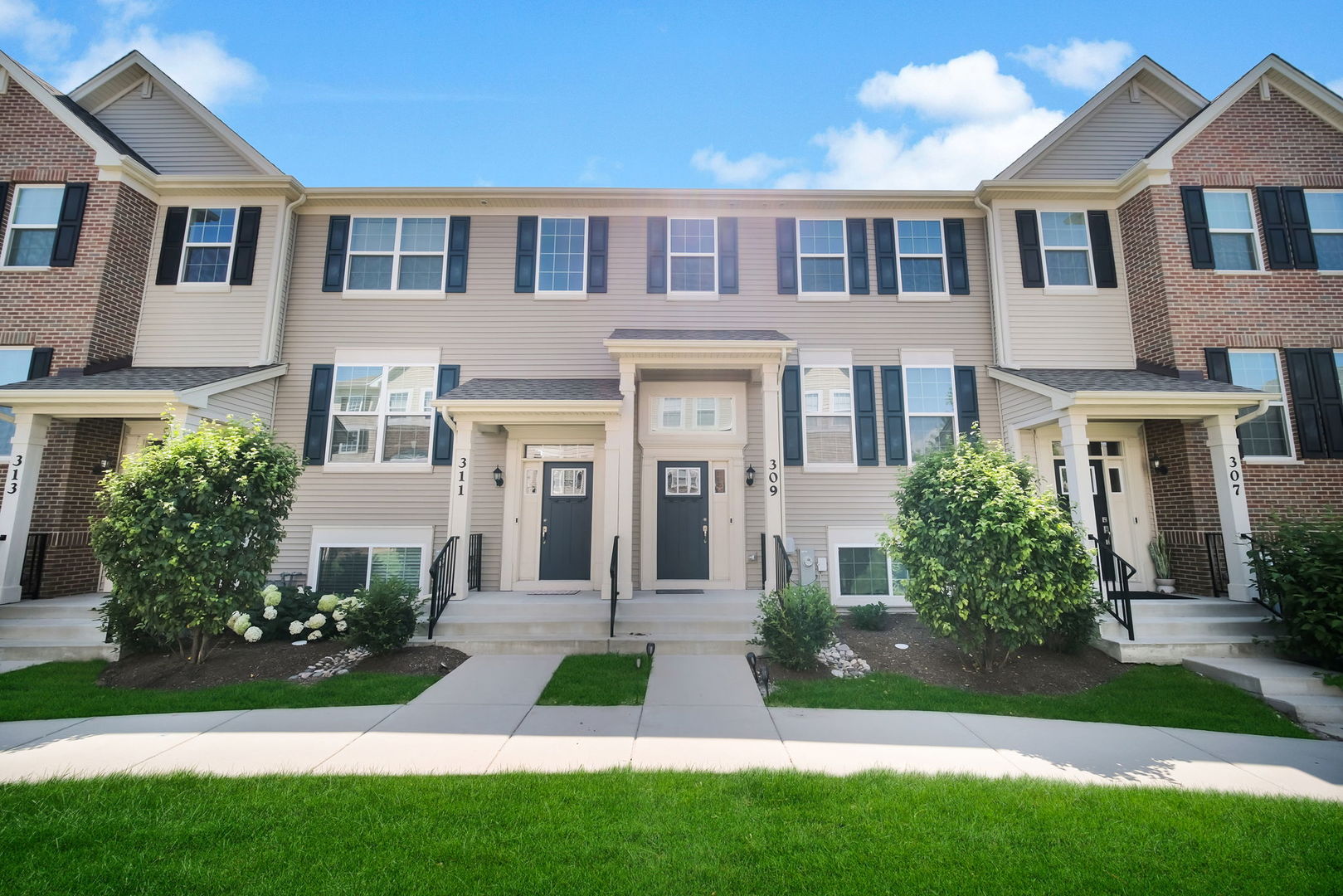 309 Lakeshore Drive — photo