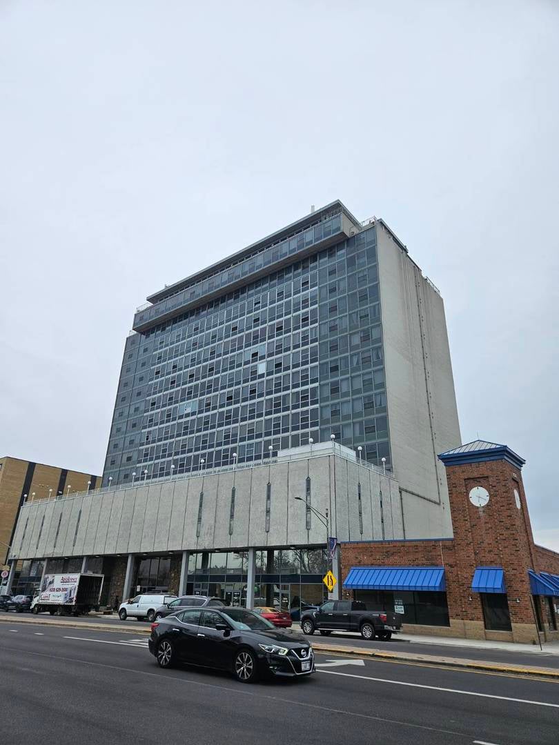 7234 W North Avenue 908 — photo