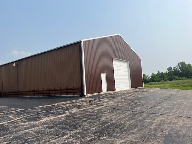 Home in Marengo, IL 60152 — photo 2