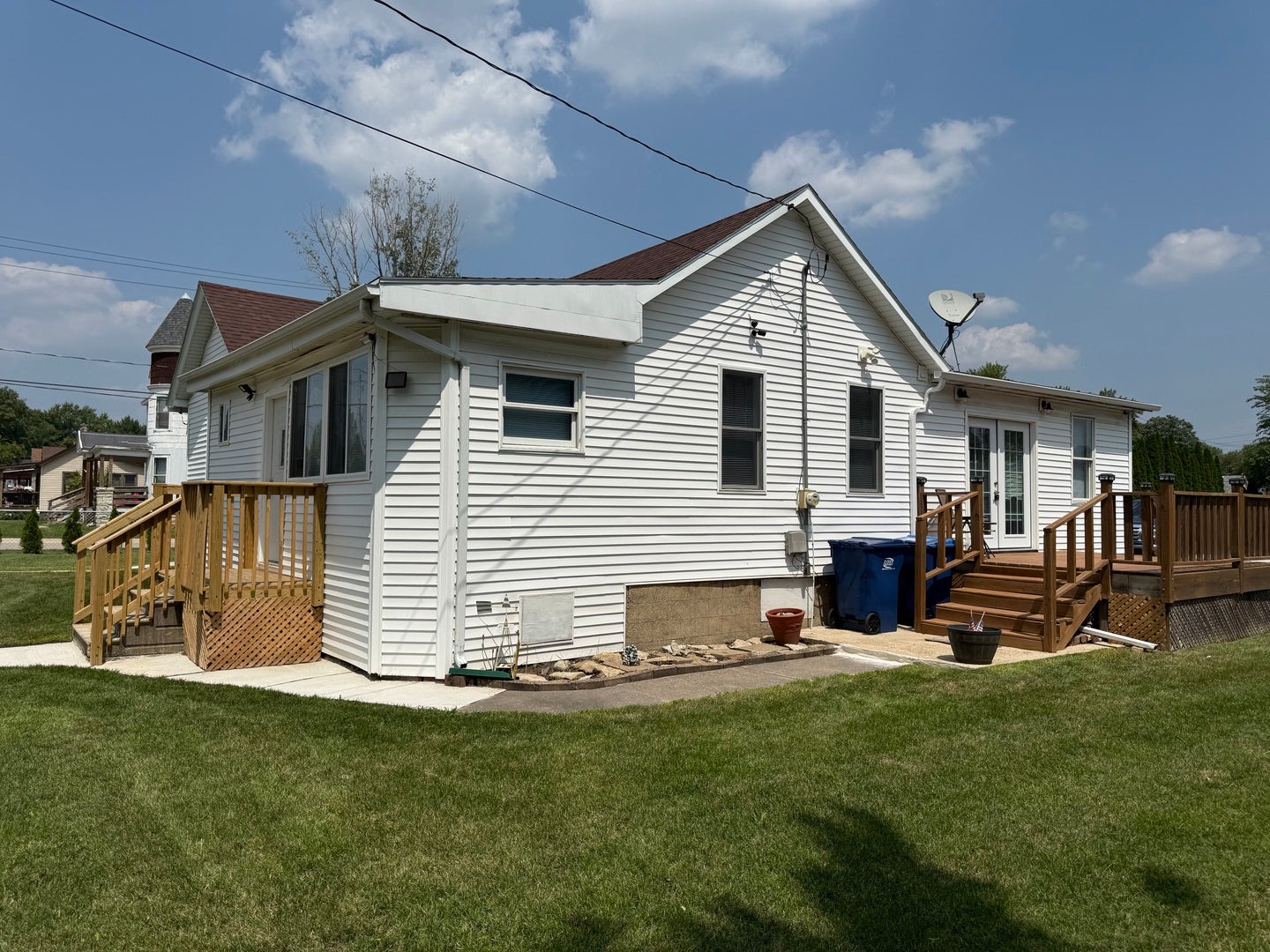 1536 & 1546 Laharpe Street — photo