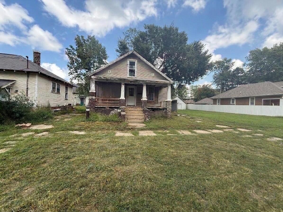 2516 Pine Avenue — photo