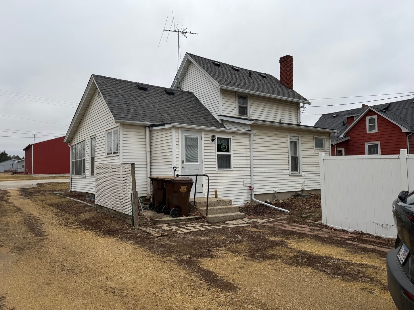 Home in Byron, IL 61010 — photo 3
