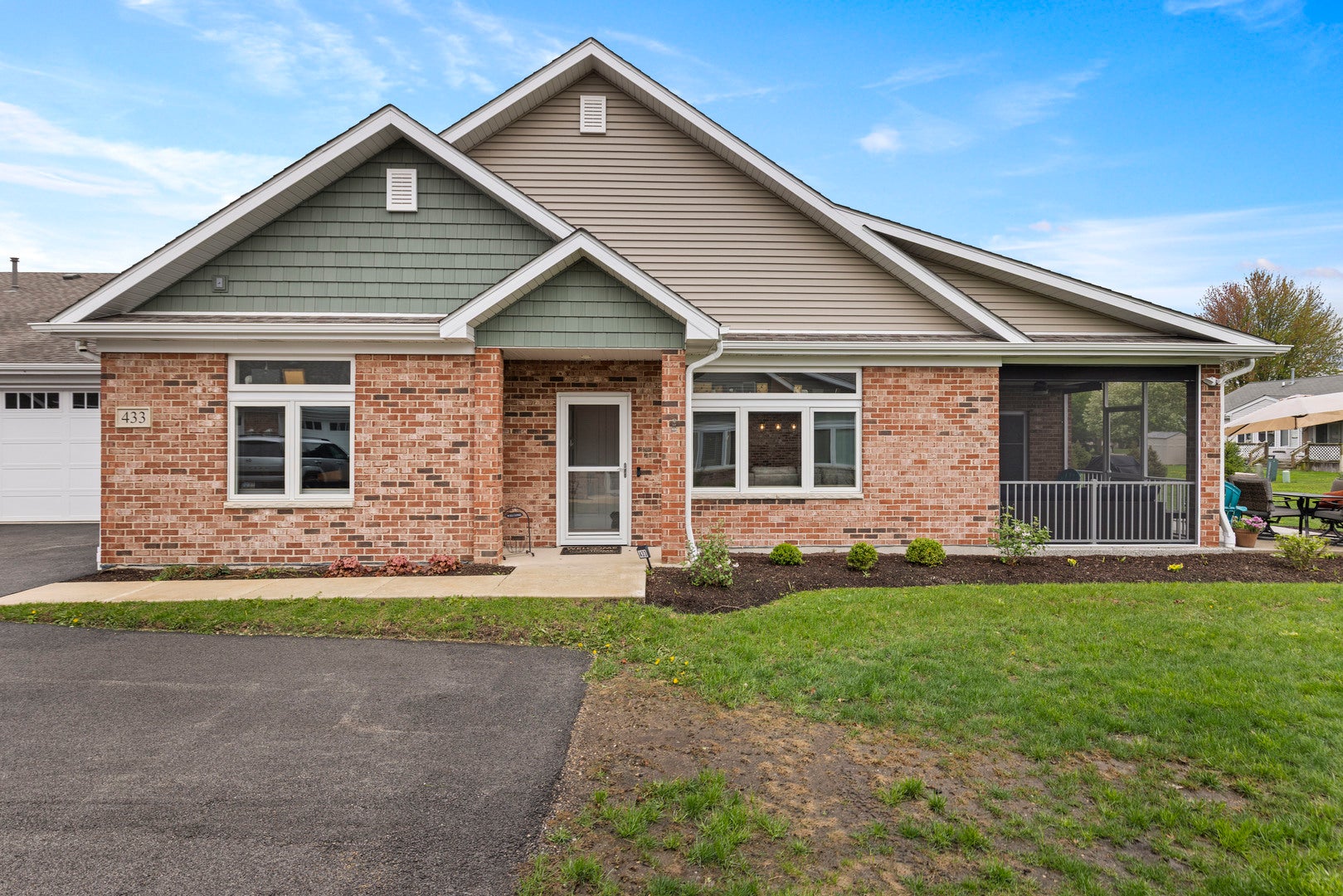 433 Stearn Drive 433 — photo