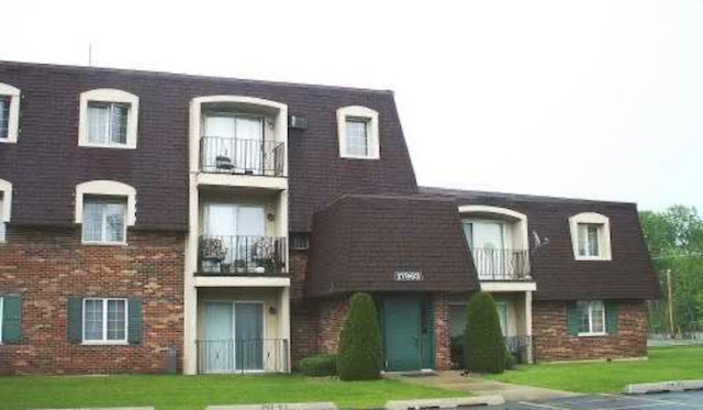 17963 Amherst Court 102 — photo