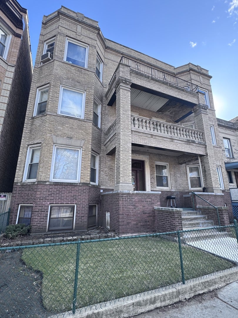 1235 W Foster Avenue — photo