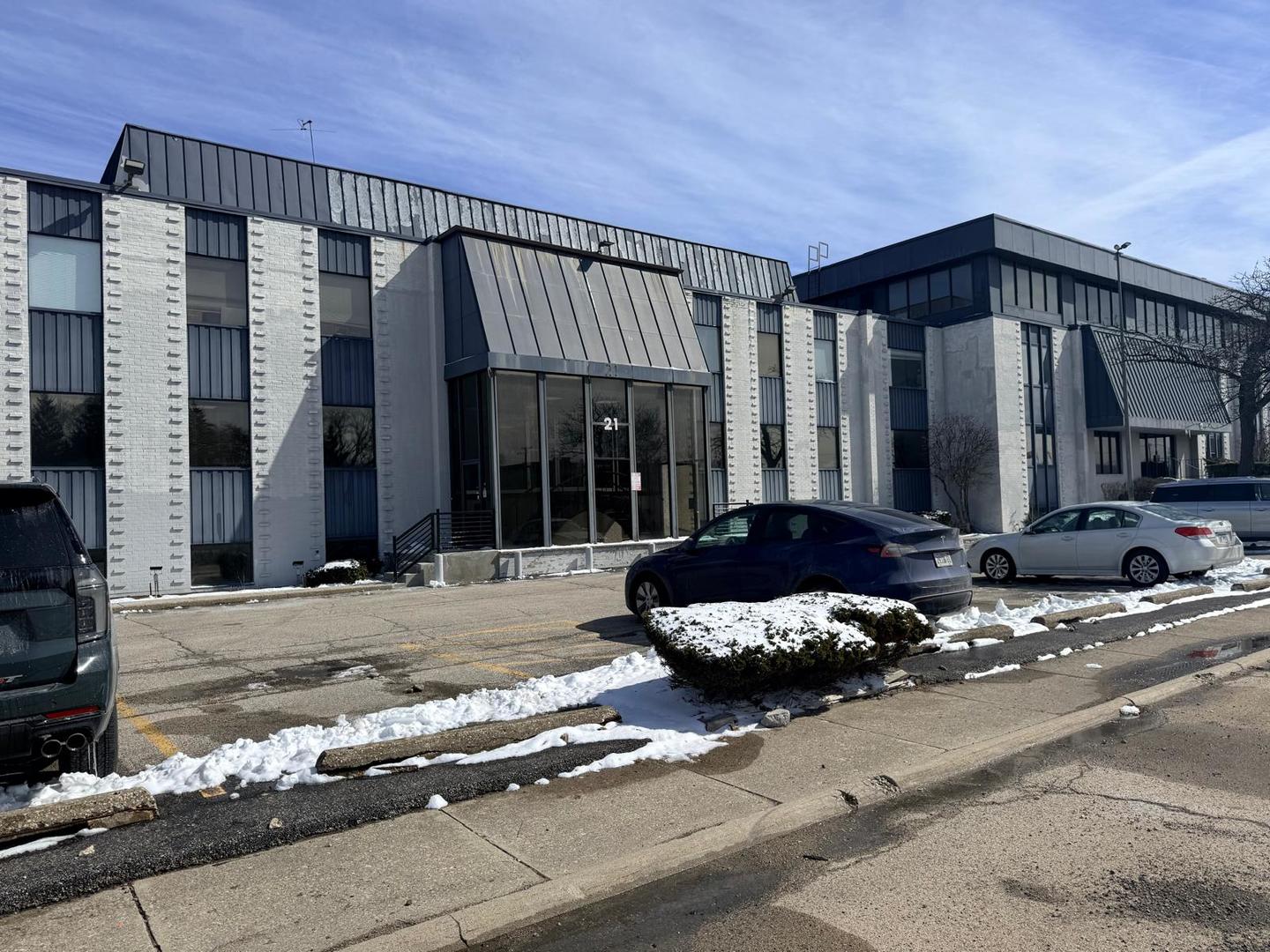 21 N Skokie Highway 203 — photo