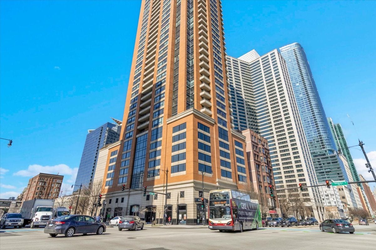 1160 S Michigan Avenue 3107 — photo