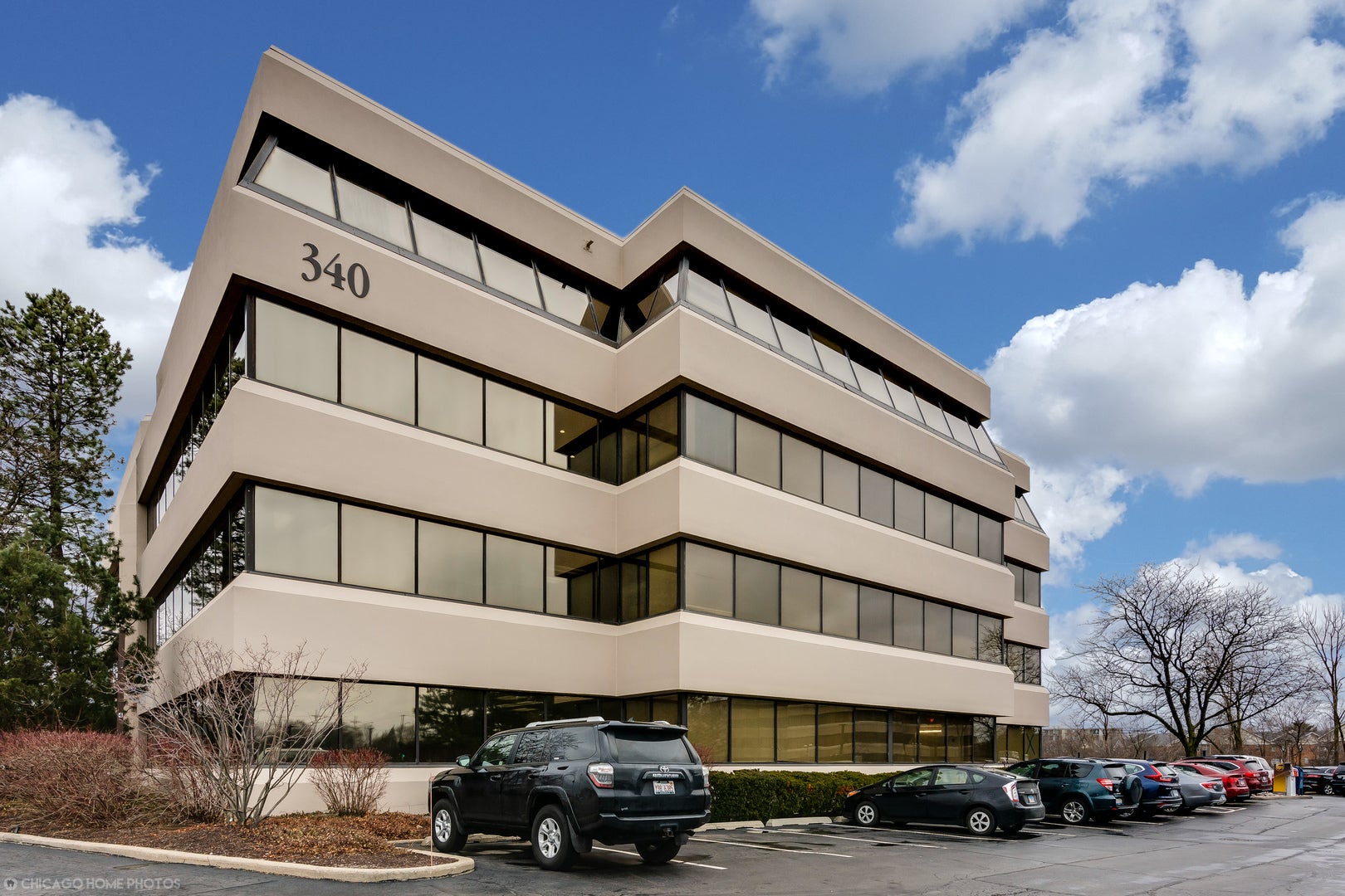 340 W Butterfield Road 4D — photo