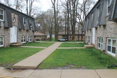 Home in Zion, IL 60099 — photo 2