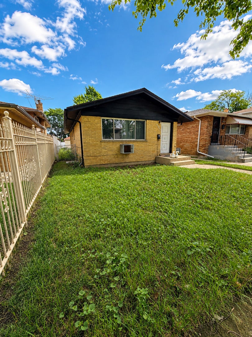 Home in Chicago, IL 60643 — photo 2