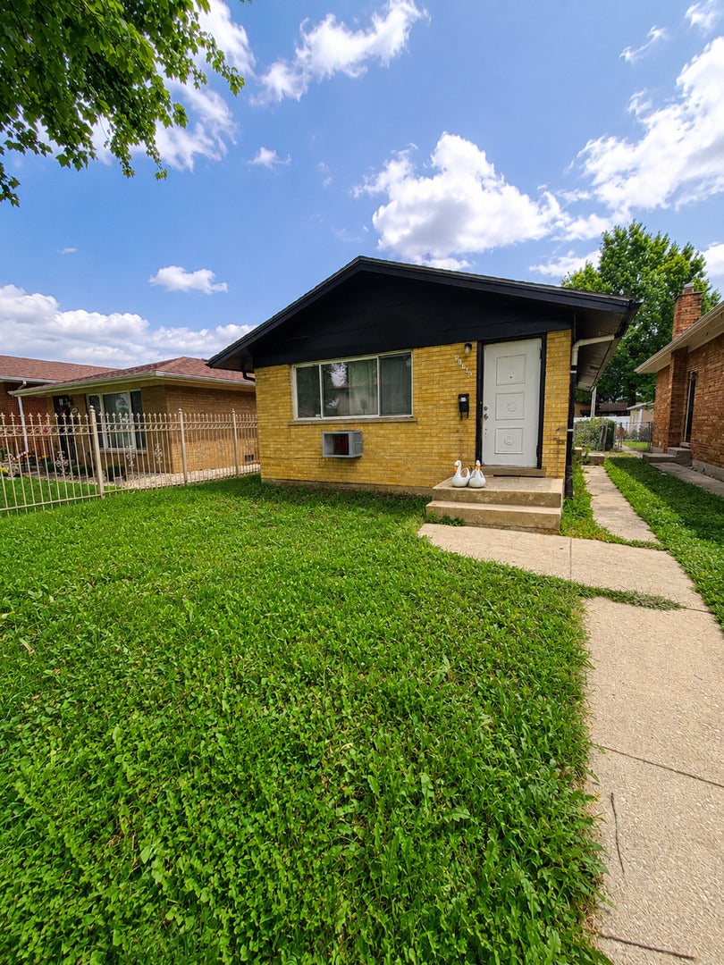 Home in Chicago, IL 60643 — photo 3