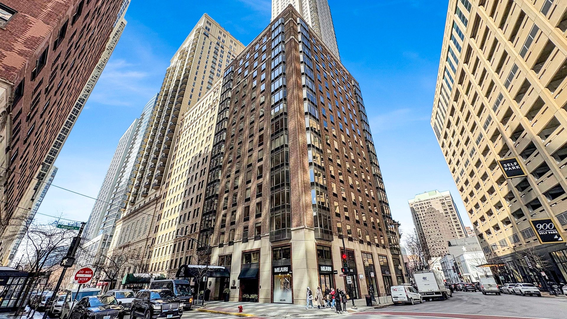 40 E Delaware Place 1702 — photo