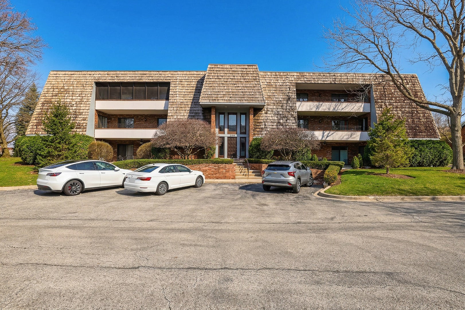 200 Red Top Drive 302 — photo