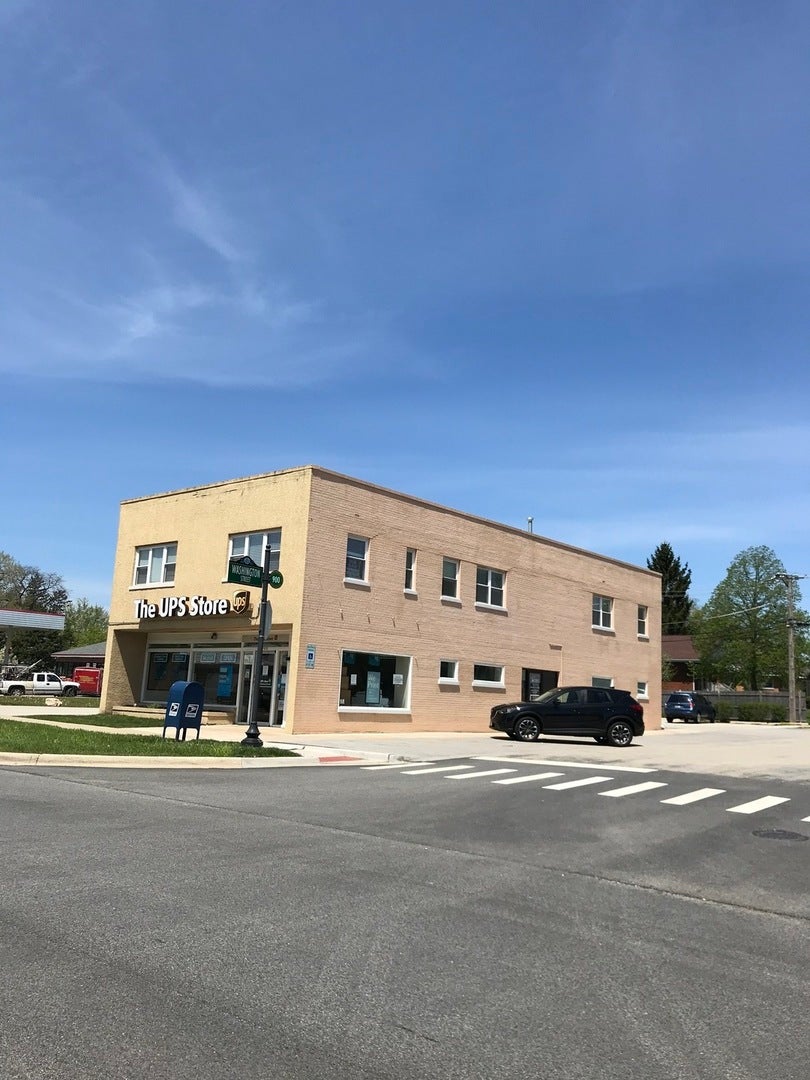 900 Ogden Avenue — photo