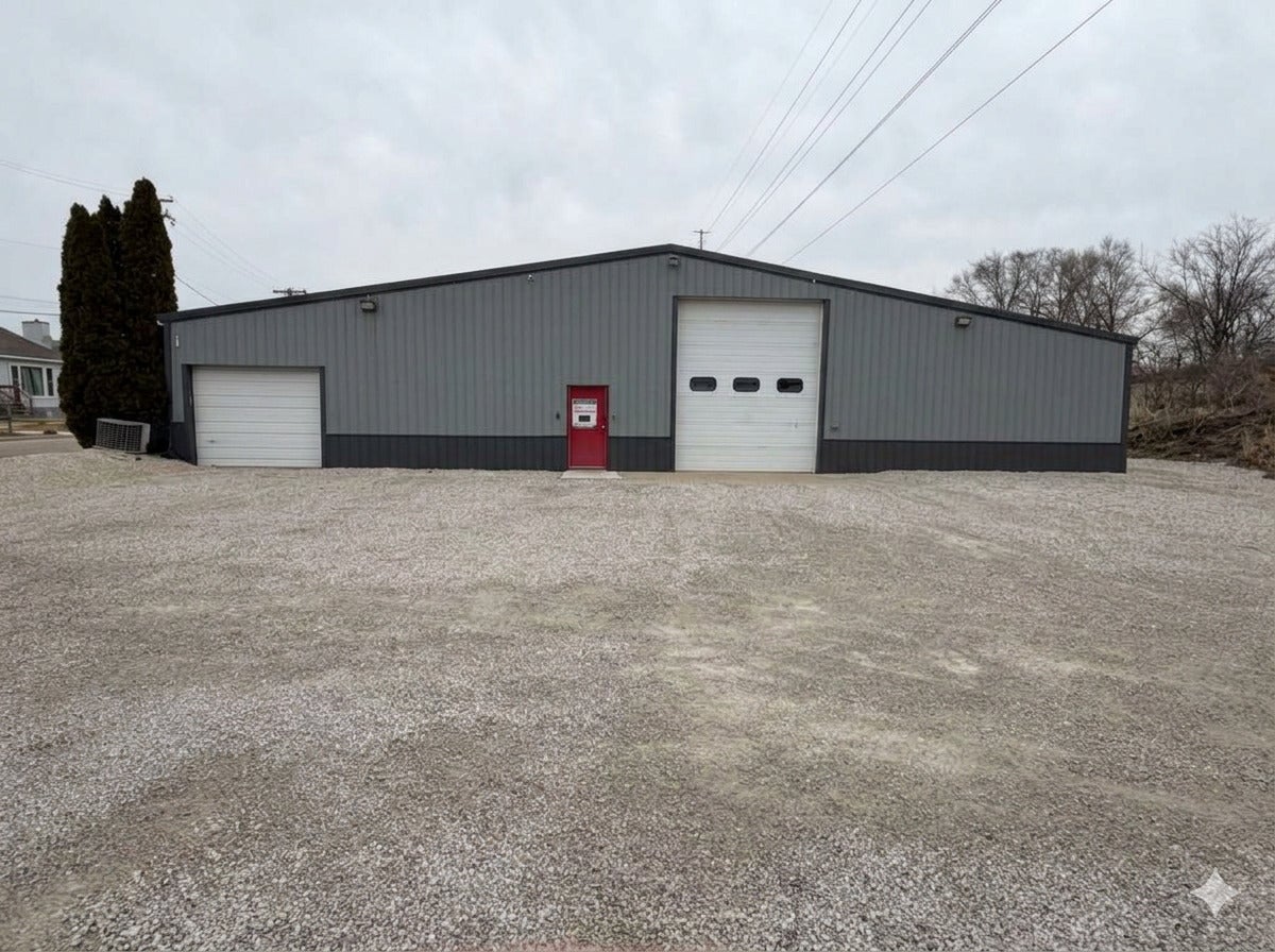 300 W Joliet Street — photo