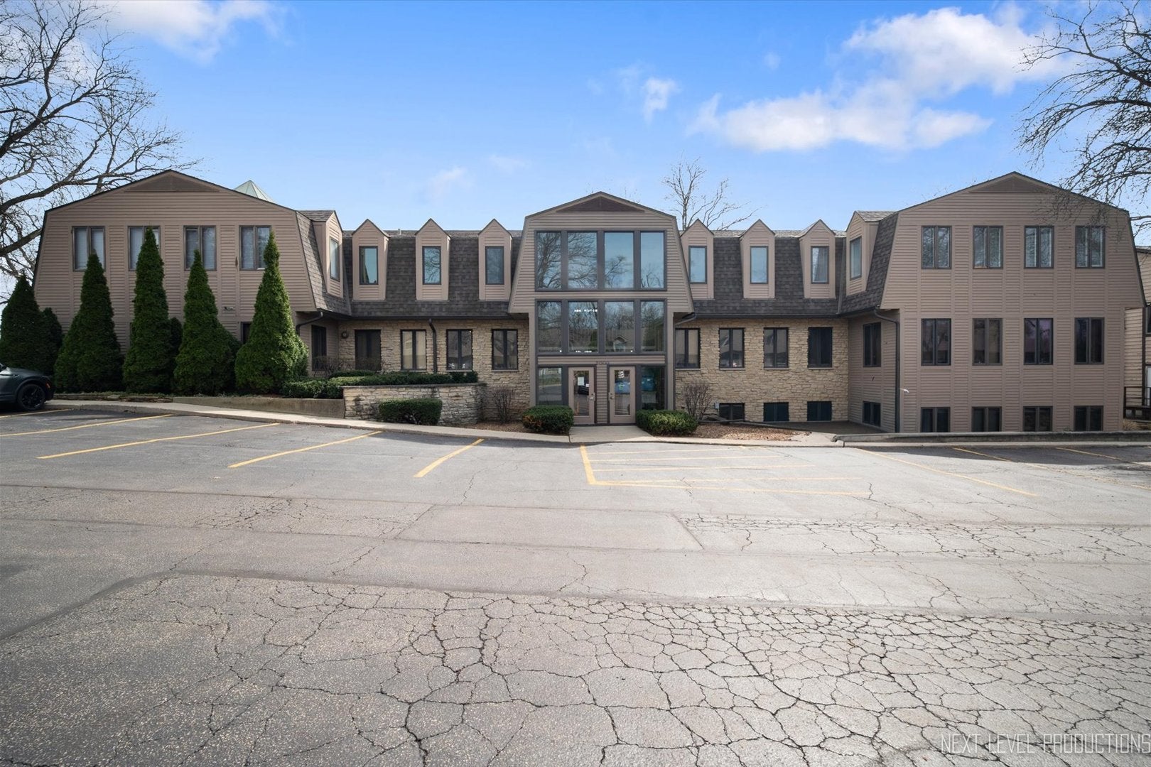 2000 Larkin Avenue 102-103 — photo