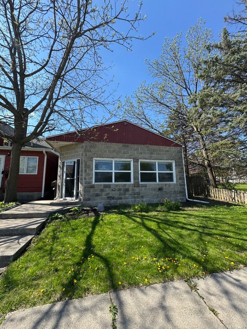 122 W Page Street — photo