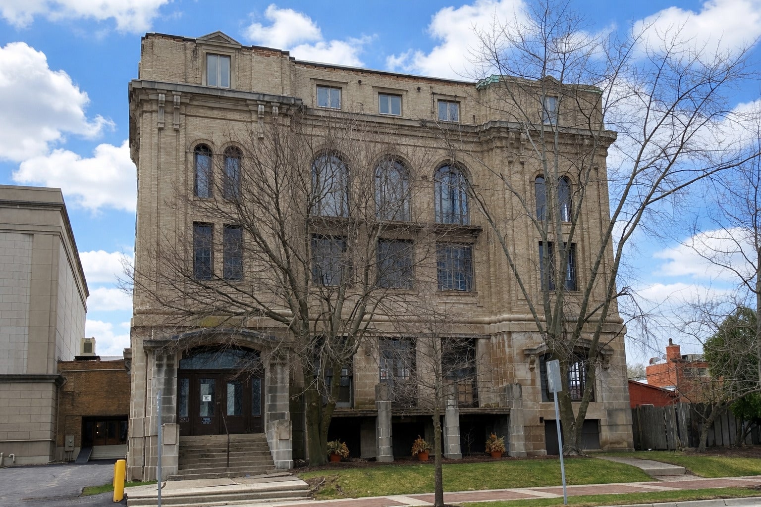 220 N Sheridan Road — photo