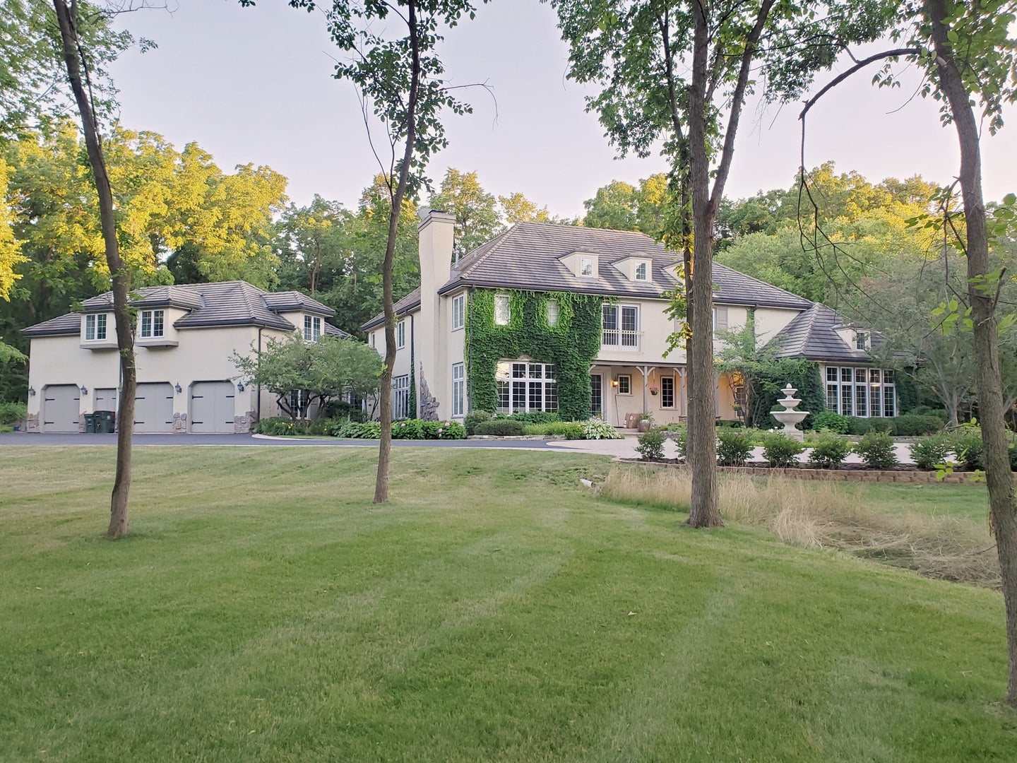 Home in Wayne, IL 60184 — photo 2
